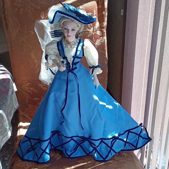 Felicia The Coca-Cola limited edition heirloom doll - Picture 1 of 13